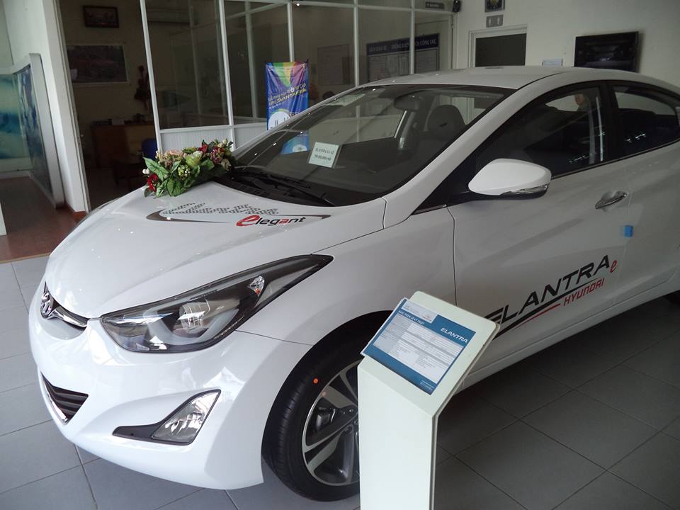 Hyundai Elantra Elegan 2014 chuẩn bị ra mắt tại Hyundai Ngọc An